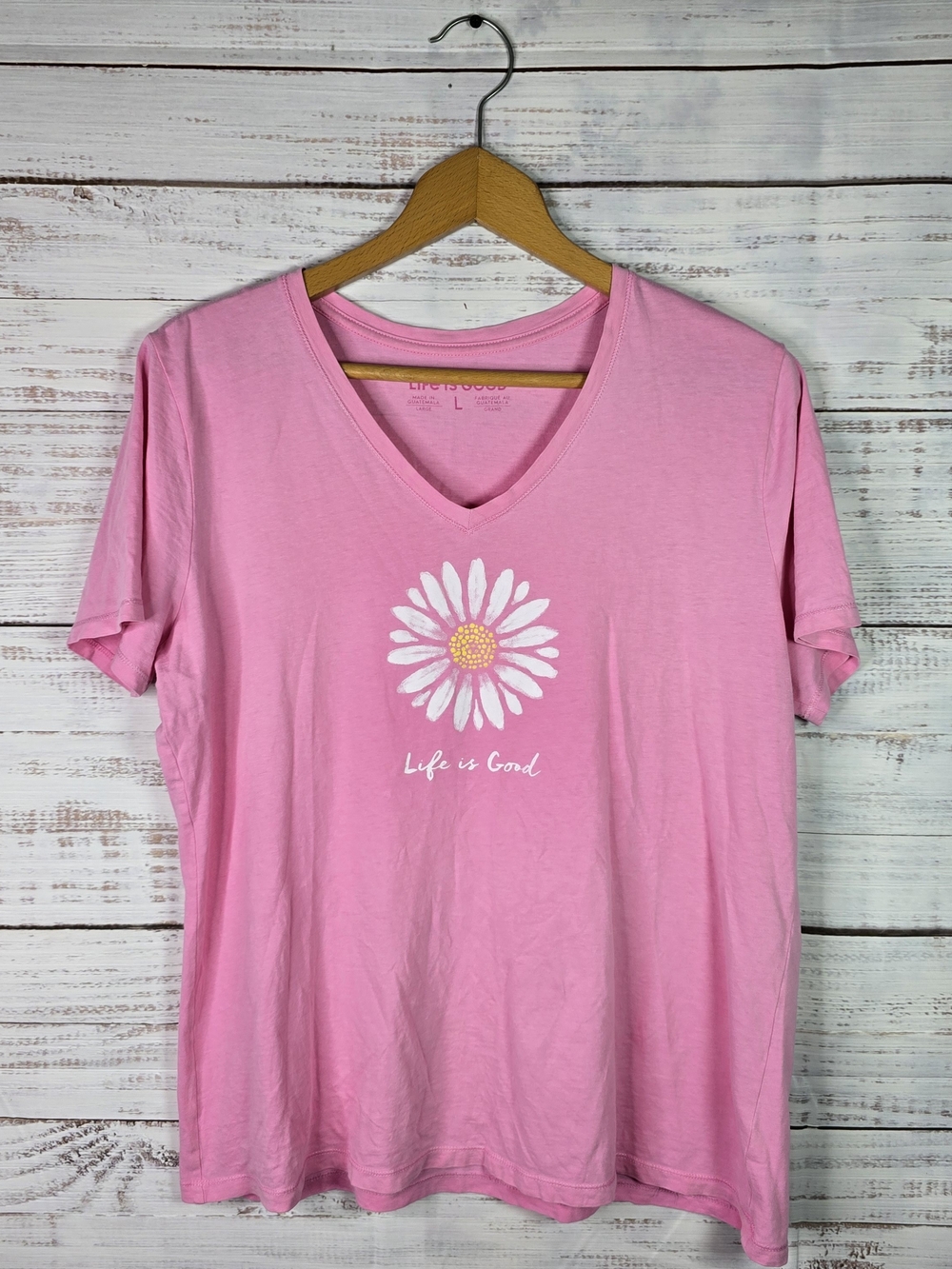 Life Is Good Women’s Large Pink Daisy Graphic V-Neck T-Shirt